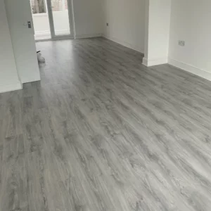 Pay Weekly Laminate Flooring with Easipay Carpets - Fitter pic 2