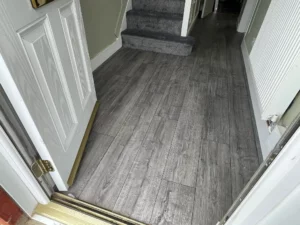 Pay Weekly Laminate Flooring with Easipay Carpets - Fitter pic 8