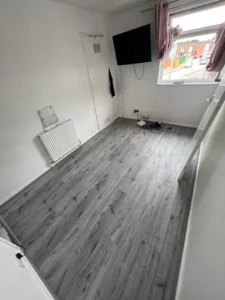 fitter pic - laminate in bedroom
