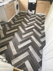 Pay Weekly Vinyl Flooring with Easipay Carpets - Fitter pic 13